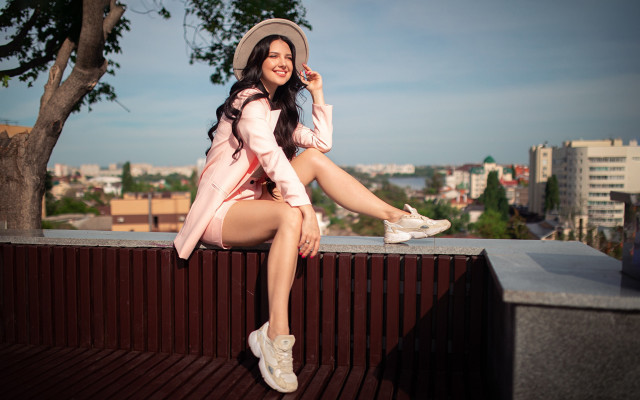 Woman pink coat hat urban free wallpaper for desktop - medium preview image