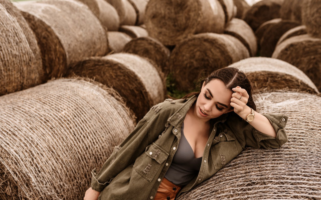 Woman hay pile photoshoot daphne free wallpaper for desktop - medium preview image