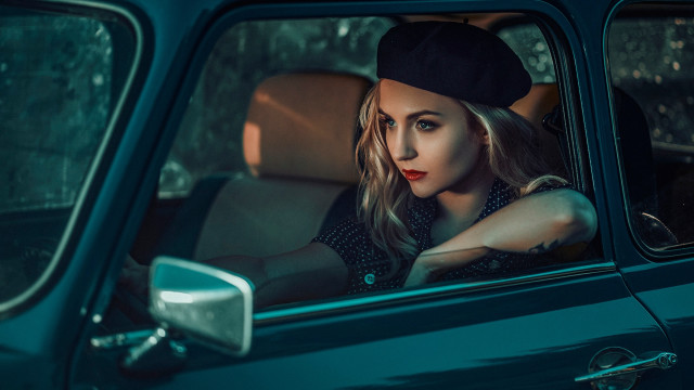 Woman car hat blonde fashion free wallpaper for desktop - medium preview image
