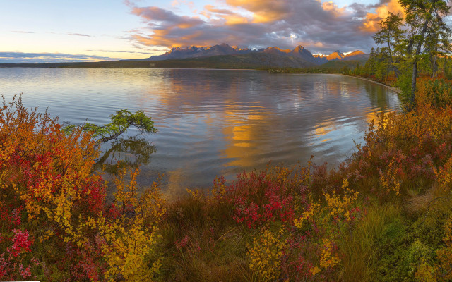 Lake mountains autumn sunset forest free wallpaper for desktop - medium preview image