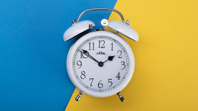 White alarm clock blue yellow free wallpaper for desktop - medium preview image
