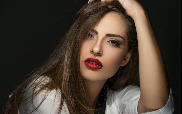 Aramenta dianthe vail red lips free wallpaper for desktop - medium preview image