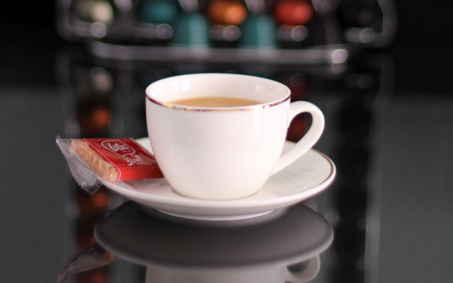 Coffee chocolate table bokeh depthfood free wallpaper for desktop - medium preview image