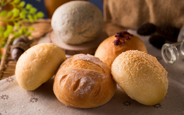 Breads table wine vase food free wallpaper for desktop - medium preview image