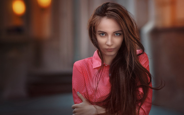 Woman longhair portrait pinkshirt jeans free wallpaper for desktop - medium preview image