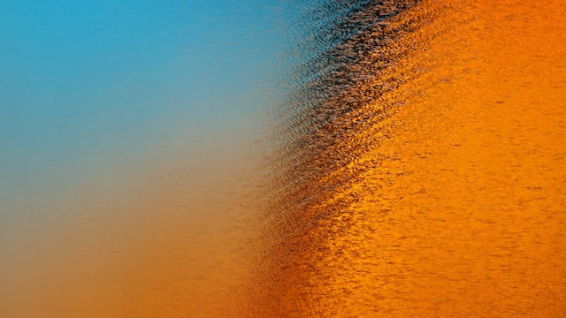 Blurry sky sand boat abstract free wallpaper for desktop - medium preview image