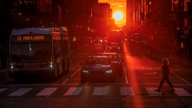 City street sunset bus person free wallpaper for desktop - medium preview image