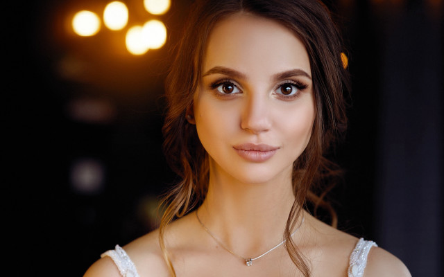 Woman necklace portrait browneyes longhair free wallpaper for desktop - medium preview image