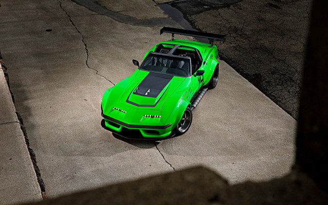 Green car sidewalk lamp building free wallpaper for desktop - medium preview image