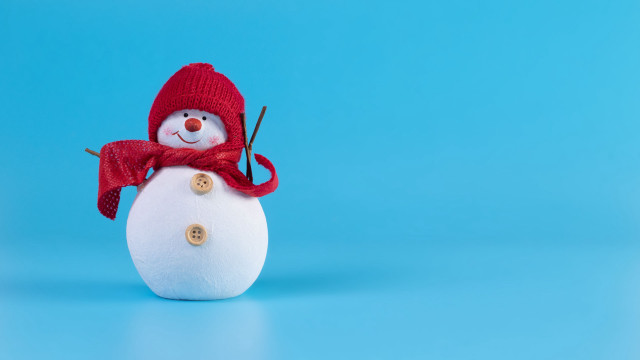 Snowman red hat scarf blue free wallpaper for desktop - medium preview image