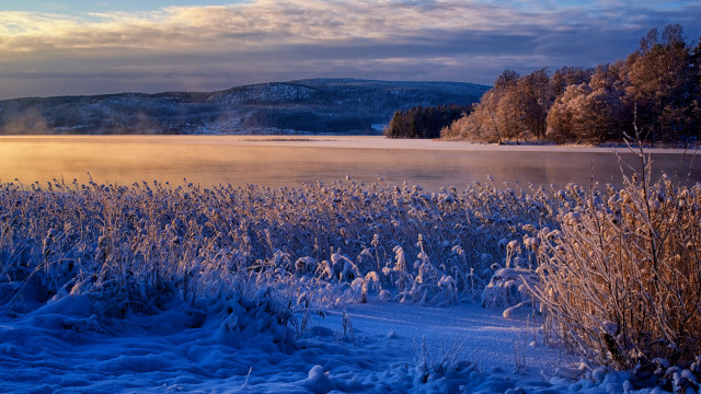 Snowy lake mountain foggy sky free wallpaper for desktop - medium preview image