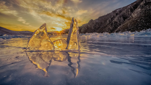 Iceberg lake mountain sunset aurora free wallpaper for desktop - medium preview image
