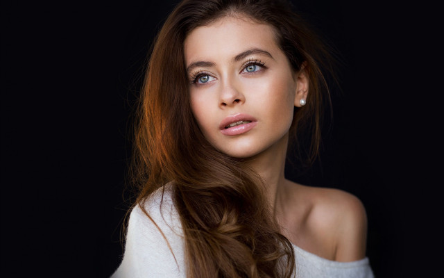Eszter mattioni portrait blue eyes free wallpaper for desktop - medium preview image