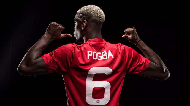 Man red jersey flexing hologram free wallpaper for desktop - medium preview image