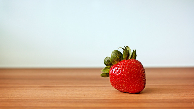 Strawberry wooden table minimalist flower free wallpaper for desktop - medium preview image