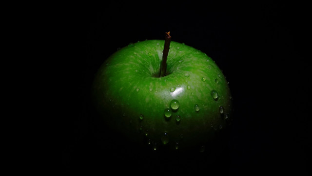 Green apple water droplets macro #2 free wallpaper for desktop - medium preview image