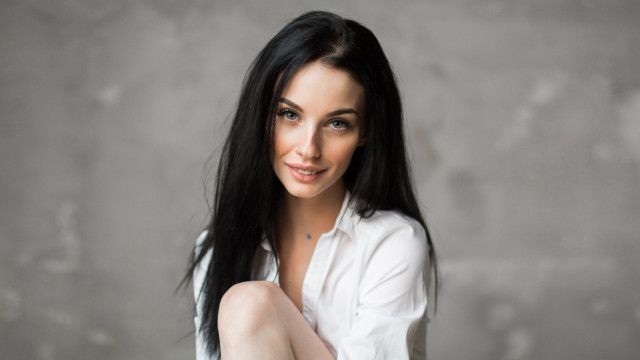 Eszter mattioni black hair portrait free wallpaper for desktop - medium preview image