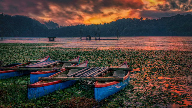 Boats grass lake cloudy sunset free wallpaper for desktop - medium preview image