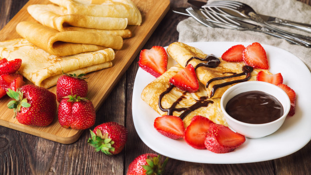 French toast strawberries chocolate plate free wallpaper for desktop - medium preview image