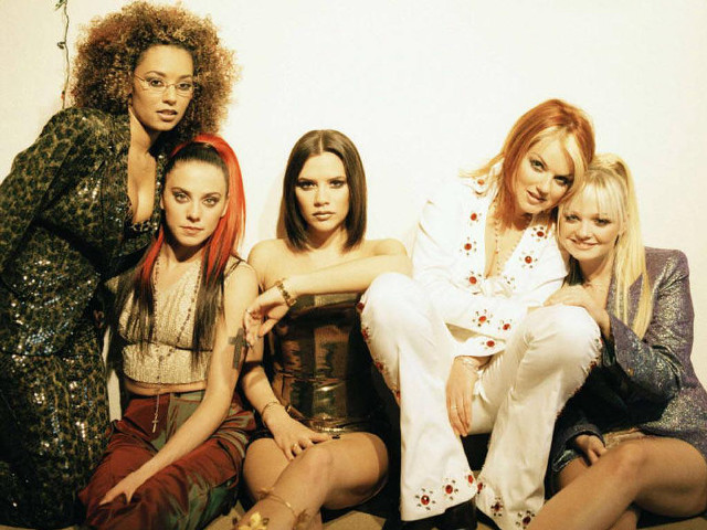 Women couch wall plant group free wallpaper for desktop - medium preview image