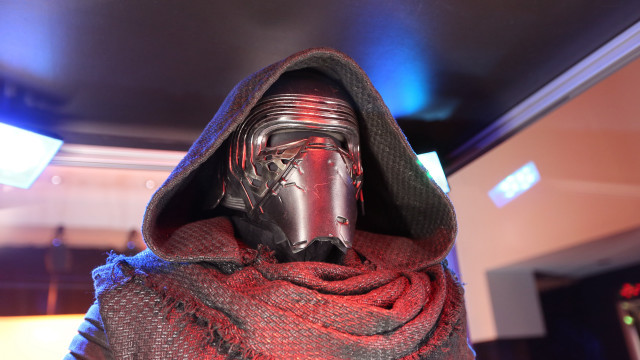 Star wars hologram masked hood free wallpaper for desktop - medium preview image
