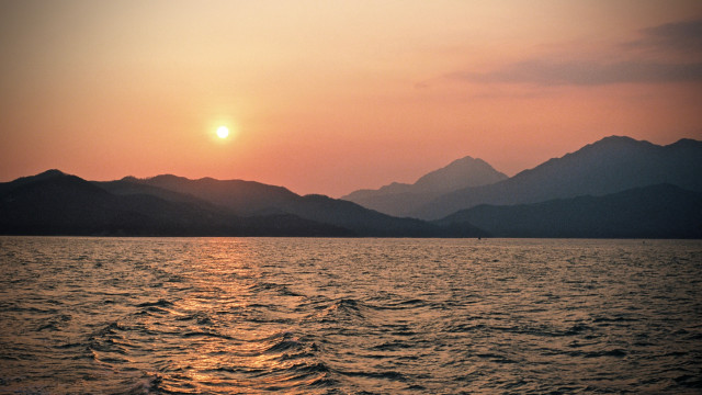 Sunset mountains water boat paddle free wallpaper for desktop - medium preview image