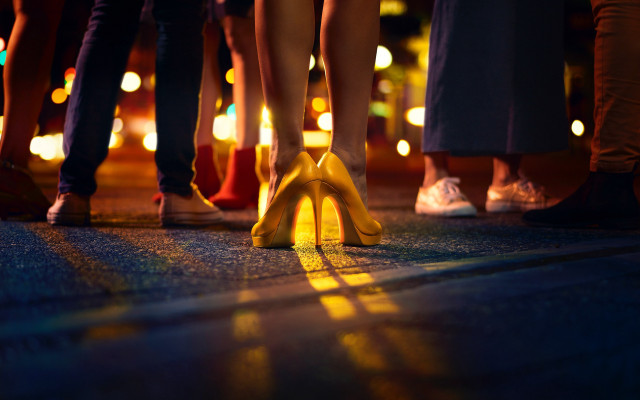Kitsch group yellow shoes city free wallpaper for desktop - medium preview image