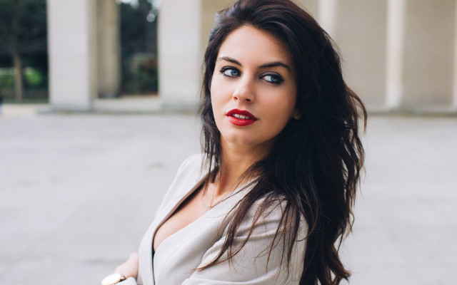 Adrienn henczné deák red lipstick #2 free wallpaper for desktop - medium preview image