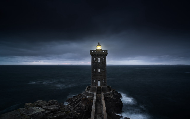 Lighthouse rocky cliff dark sky free wallpaper for desktop - medium preview image