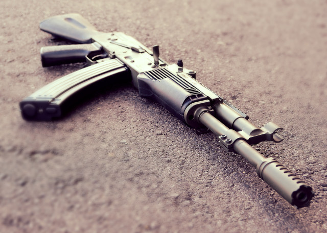 Gun magnifying glass small gun free wallpaper for desktop - medium preview image