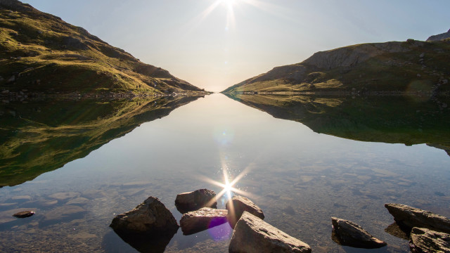 Lake rocks purple umbrella mountains free wallpaper for desktop - medium preview image