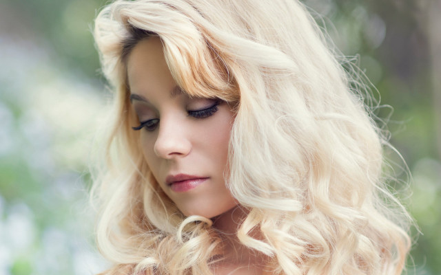 Blonde woman ring cellphone dress free wallpaper for desktop - medium preview image