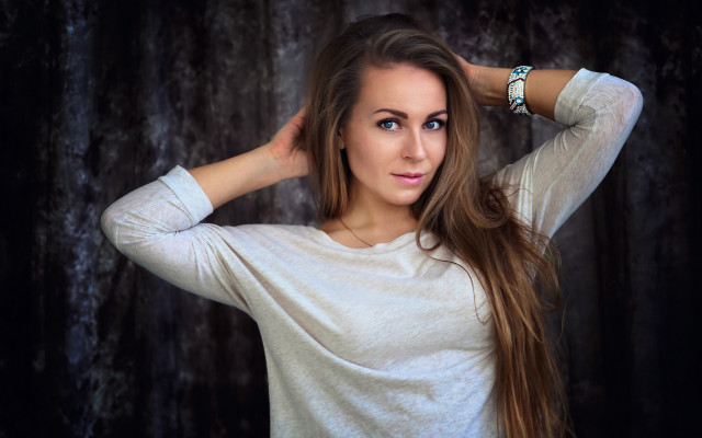 Anna hotchkis long hair portrait free wallpaper for desktop - medium preview image