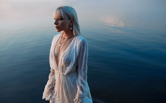 Woman white dress water horizon #2 free wallpaper for desktop - medium preview image