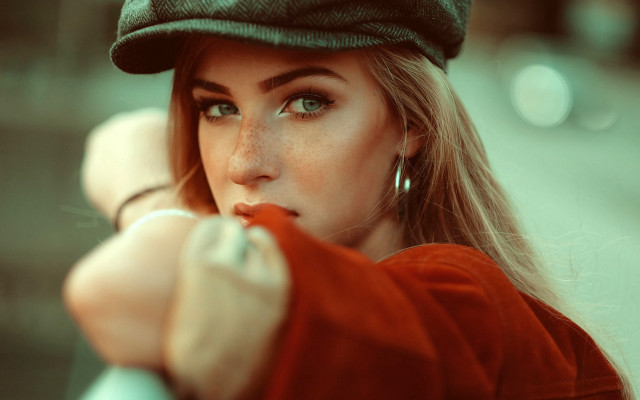 Woman hat redshirt portrait blurry free wallpaper for desktop - medium preview image