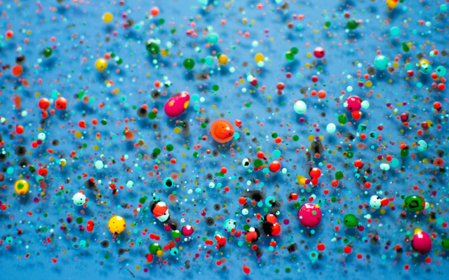 Blue background colored balls confetti free wallpaper for desktop - medium preview image