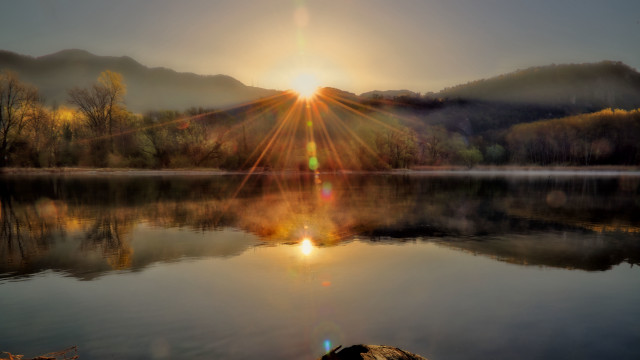 Lake mountain sunlight trees city free wallpaper for desktop - medium preview image