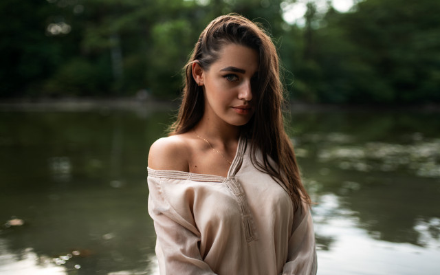 Woman water outfit portrait bokeh free wallpaper for desktop - medium preview image