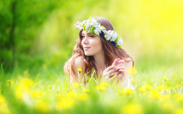 Flower field woman wreath bokeh free wallpaper for desktop - medium preview image
