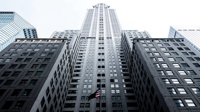 Tall building flag cityscape architecture free wallpaper for desktop - medium preview image