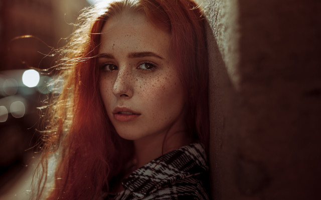 Freckled woman leaning wall serious free wallpaper for desktop - medium preview image
