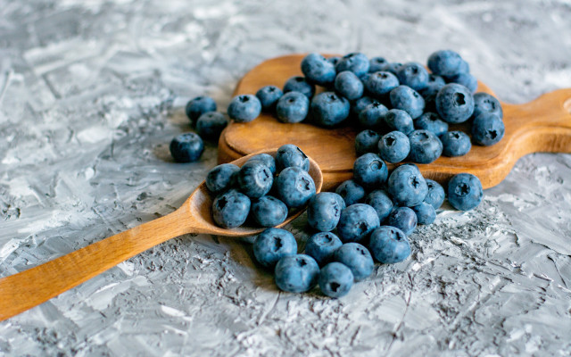 Wooden spoon blueberries ice winter free wallpaper for desktop - medium preview image