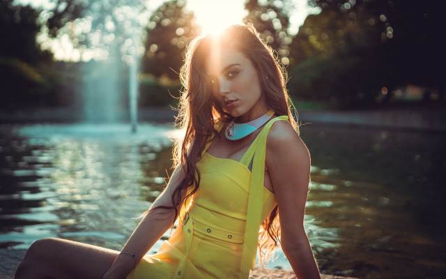 Woman yellow dress fountain sun free wallpaper for desktop - medium preview image