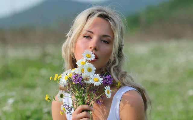 Woman flower bouquet smoke mountain free wallpaper for desktop - medium preview image