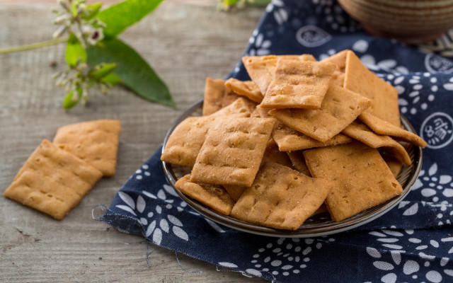 Bowl crackers blue napkin flower free wallpaper for desktop - medium preview image