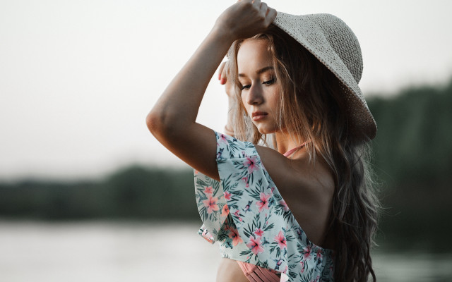 Woman hat water pose blonde free wallpaper for desktop - medium preview image