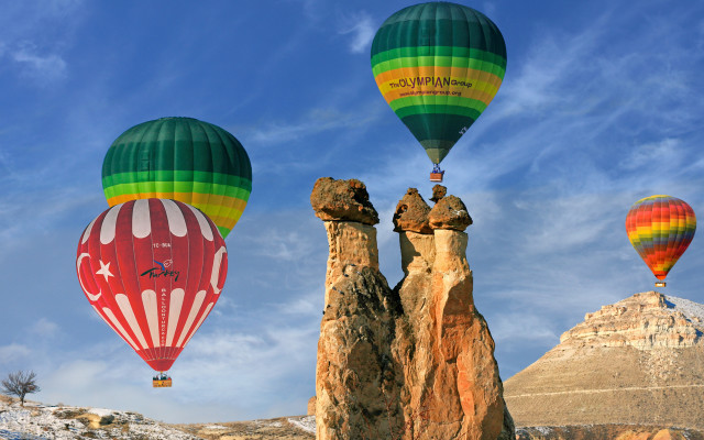 Hot air balloons desert mountains free wallpaper for desktop - medium preview image
