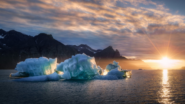 Icebergs ocean sunset mountains backlit free wallpaper for desktop - medium preview image