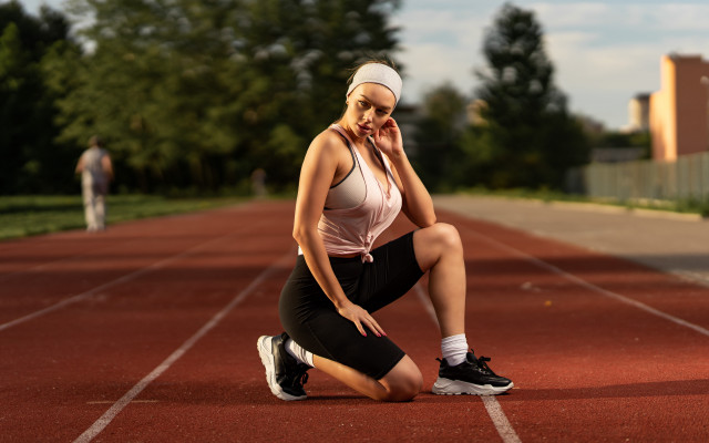 Woman tennis court phone watch free wallpaper for desktop - medium preview image