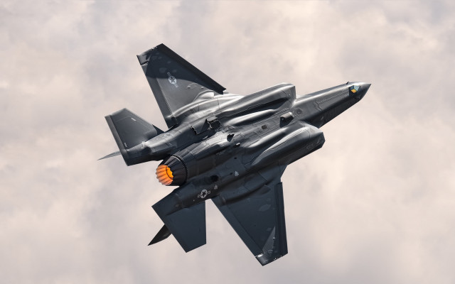 Fighter jet cloudy sky light free wallpaper for desktop - medium preview image